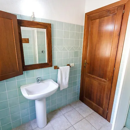 Apartment With Panoramic Pool H24, 1500meters From The Sea In Badesi