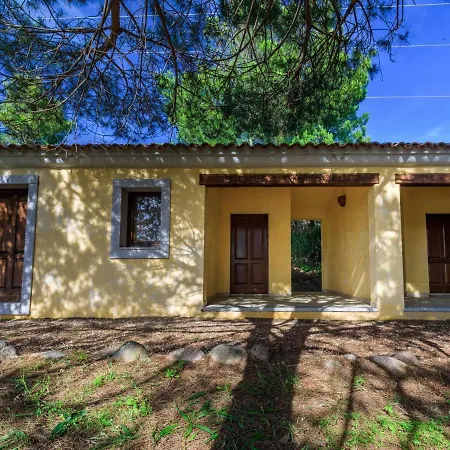 Residence With Panoramic Pool 1500 Meters From The Sea In Badesi Appartement Badesi